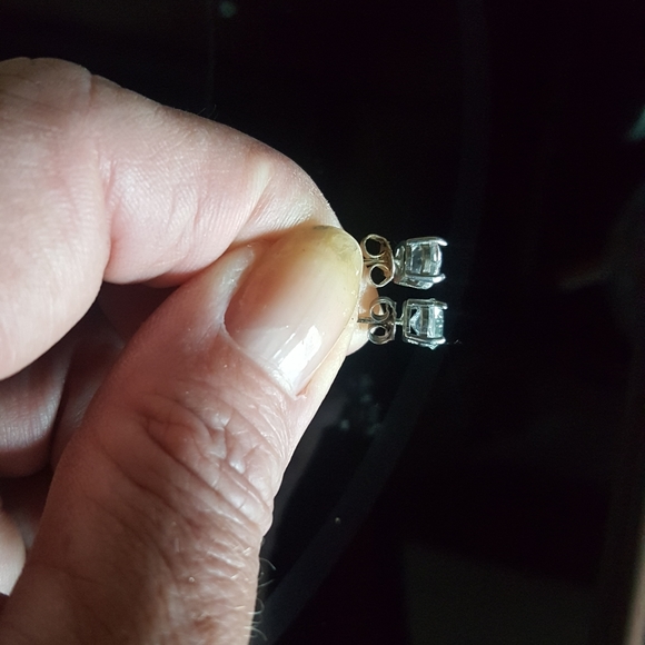 CZ (zirconia) silver studs sold on title - Picture 6 of 6